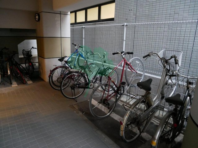 フォレストテラス県庁口の駐車場