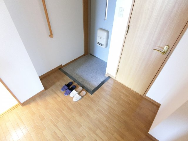 ルヴニール北野田の玄関