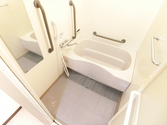 ルヴニール北野田の浴室