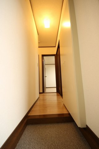 塚原マンションＡ棟の玄関|明るい玄関です