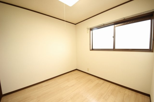 塚原マンションＡ棟の寝室|ゆとりの広さです