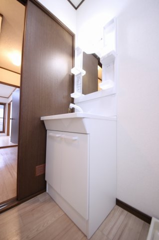 塚原マンションＡ棟の洗面所|広い洗面スペース