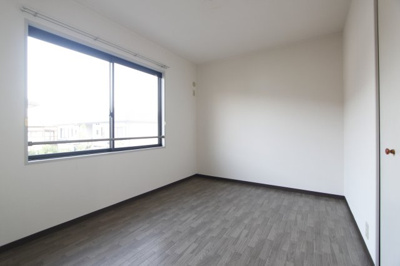 【洋室】 | ローレルⅡＡ | ゆったりした洋室です