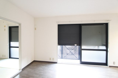 【その他】 | ローレルⅡＡ | シャッターがあります