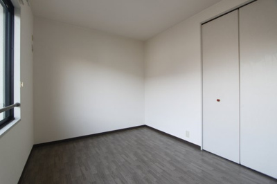 【洋室】 | ローレルⅡＡ | 落ち着いた色調の洋室です