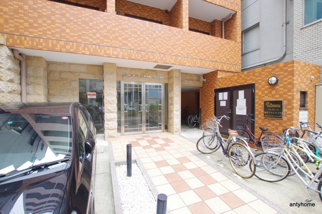 プレサンス梅田フロンティア　仲介手数料無料のエントランス