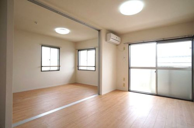 【洋室】 | 【シャーメゾン】ハイツ大下第三 | 部屋との仕切りがスライドスクリーンなので開放的な1LDKです