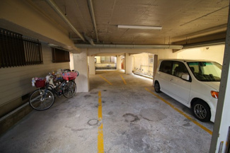 【駐車場】