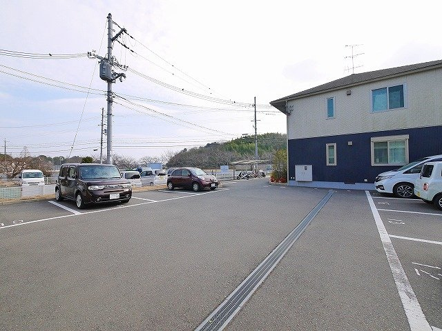 グランディール玄兎Aの駐車場