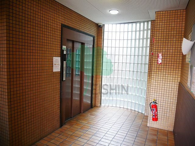 2・3・3博多2のエントランス