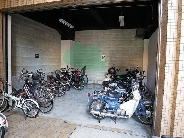 2・3・3博多2の駐車場