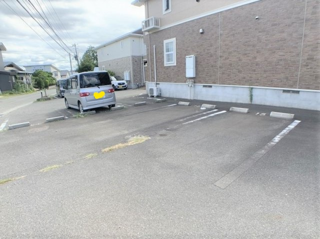 グローリーハウスの駐車場