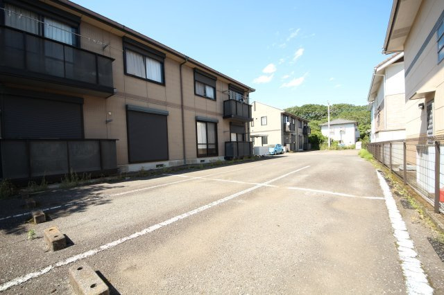 ラフォーレファインＡの駐車場|車をお持ちの方に嬉しい駐車場付きの物件です