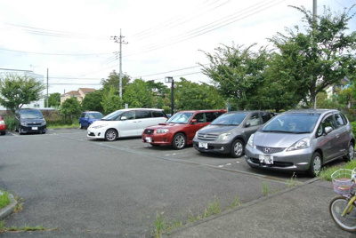 【駐車場】 | グランシャリオ都筑A棟 | いつでも目の届く敷地内に駐車場があります♪お車をお持ちのファミリーさんにオススメです☆