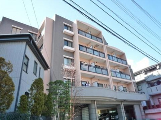 【外観】 | 東急新横浜線「新綱島」駅まで徒歩11分！東急東横線「綱島」駅までも徒歩圏内！2駅2沿線利用可能で便利な立地！鉄筋コンクリートの5階建てマンションです☆