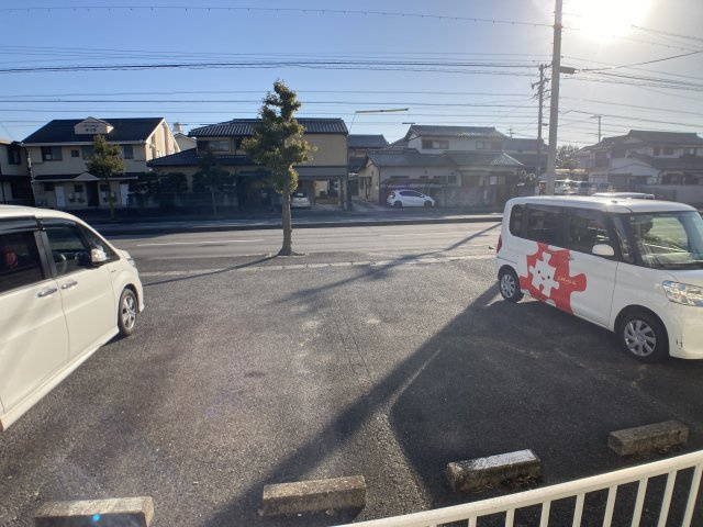 ハローユー柊の駐車場