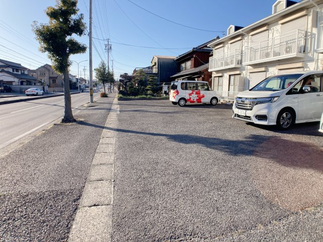 ハローユー柊の駐車場