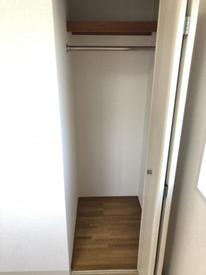 【収納】 | レオドール登戸 | 洋室4.2帖のお部屋にあるクローゼットです♪洋室のお部屋それぞれにクローゼットがあると便利ですね！