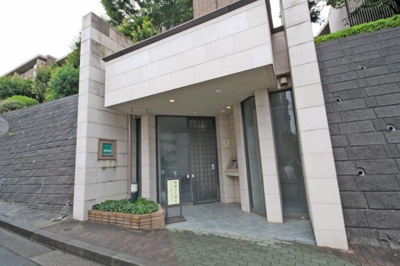 【エントランス】 | イディオスあざみ野Ｊ棟 | 東急田園都市線・横浜市営地下鉄ブルーライン「あざみ野」駅徒歩10分と好立地！