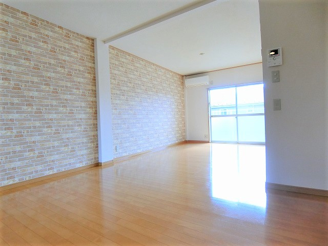 メゾン梨花の居間・リビング