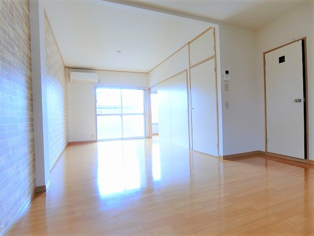 メゾン梨花の居間・リビング