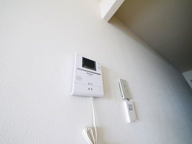 ブレスト北之庄Ⅴのセキュリティ|お顔が見えるモニター付きインターホンで安心。