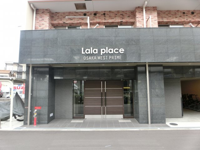 ララプレイスOSAKAWESTPRIMのエントランス