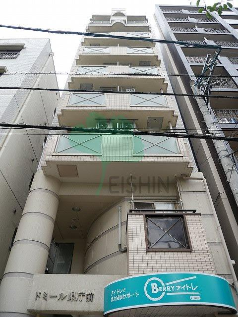 ドミール県庁前
