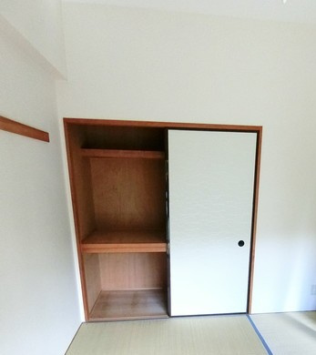 【収納】 | リヴィエール向ヶ丘 | 和室6帖のお部屋にある押入れです！かさばるお布団や季節のお洋服を収納するのに便利☆
