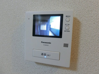 【セキュリティ】 | リヴィエール向ヶ丘 | 防犯対策に有効なカメラ付きインターホン！突然の来客にもバッチリ対応できちゃいます☆