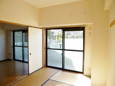 【和室】 | リヴィエール向ヶ丘 | 南西向き和室6帖☆バルコニーに繋がる落ち着くお部屋です！赤ちゃんのごろごろやハイハイはやっぱり和室がよかったりします♪