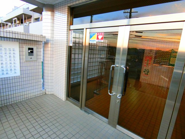 サンロード汐の宮のエントランス