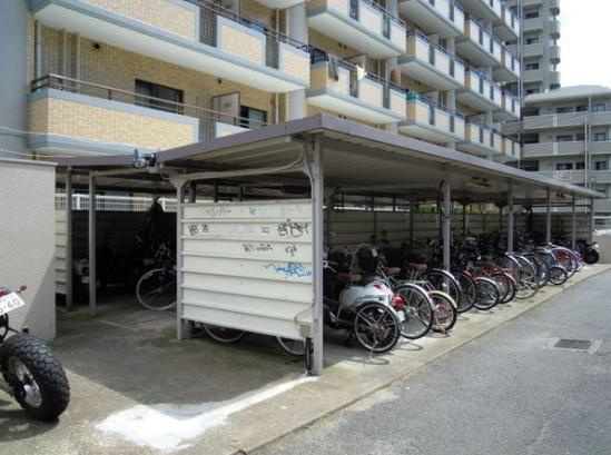ロマネスク天神アネックスの駐車場