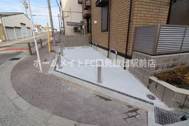 エストドミール東中浜の駐車場