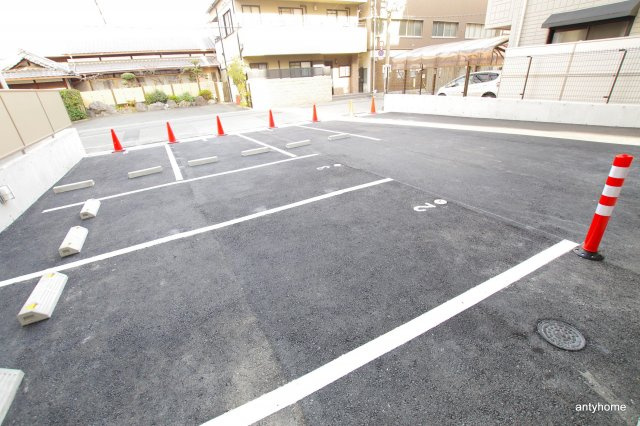 レオンコンフォート桜ノ宮　仲介手数料無料の駐車場