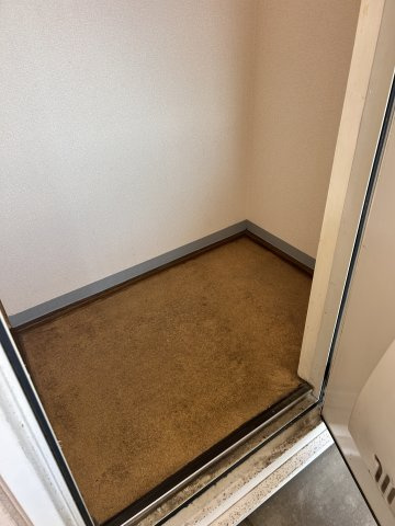 コートハウスの玄関