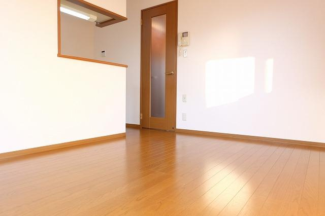 ルミエールCの居間・リビング