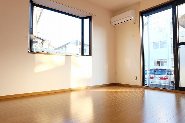 ルミエールCの居間・リビング