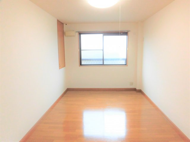 メゾネット慶城Aの洋室