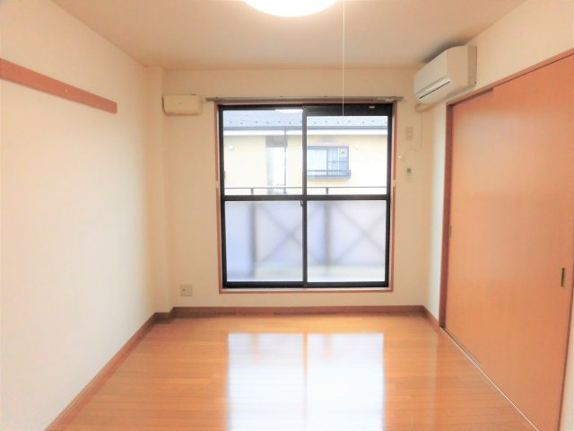 メゾネット慶城Aの洋室