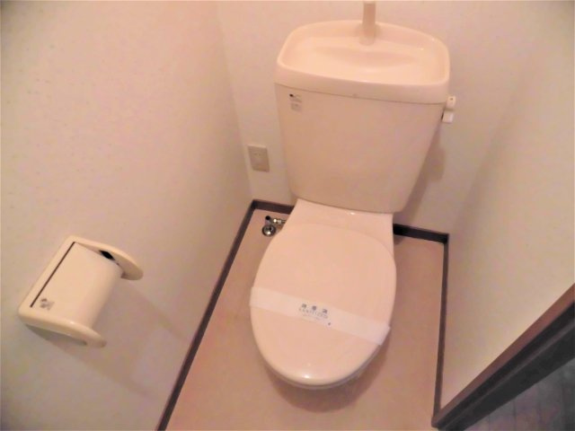 メゾネット慶城Aのトイレ