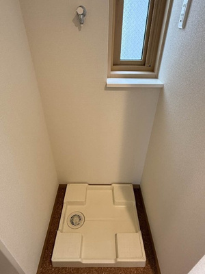 【設備】 | 茜ハイツ | 洗面所にある室内洗濯機置き場です♪防水パンが付いているので万が一の漏水にも安心です！