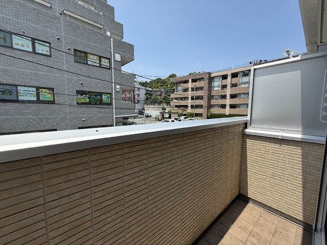 【バルコニー】 | 茜ハイツ | バルコニーは西向きです♪お昼から夕方に日が入ってきますよ～！お洗濯物を干したり、気分転換をするにもおすすめです☆