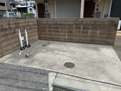 【駐車場】 | 茜ハイツ | いつでも目の届く敷地内に駐車場があります♪荷物がかさばりがちなお買物にも、敷地内駐車場があると便利ですよね☆