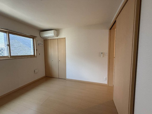 【洋室】 | 茜ハイツ | 2階・洋室6.1帖☆エアコン付きで1年中快適に過ごせますね☆ベッドを置いて寝室にするのもオススメです☆