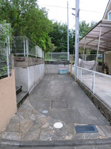 東村山市多摩湖町４丁目の一戸建ての駐車場
