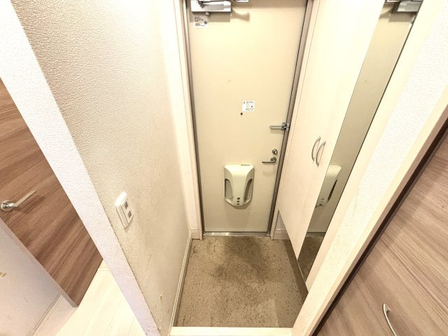 パークサイドの玄関|写真は同建物の別部屋を参考に掲載しております。