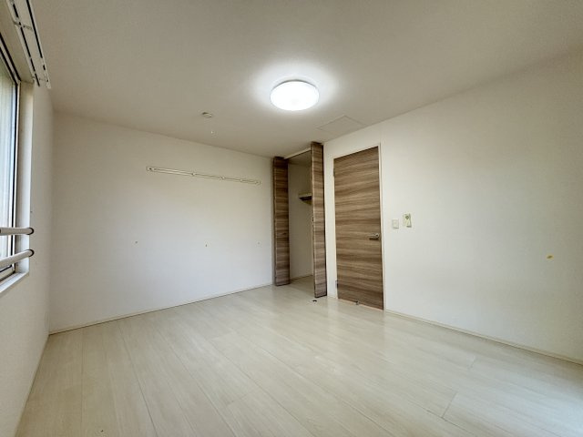 パークサイドの寝室|写真は同建物の別部屋を参考に掲載しております。