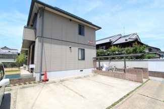 【駐車場】 | 落ち着いた雰囲気の外観です