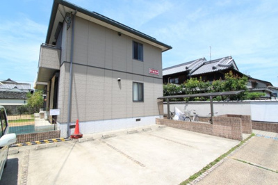 【駐車場】 | プランタール | 落ち着いた雰囲気の外観です